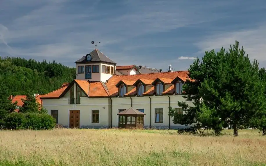 Plzeňsko: Darovanský Dvůr - Wellness & Golf Hotel