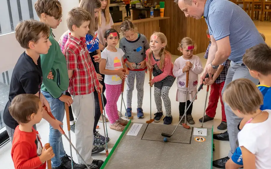 Minigolf na krytém hřišti: celodenní vstupy dítě i dospělý