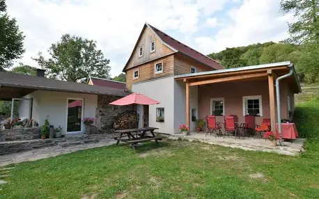 Ústecký kraj: Spacious holiday home with pool and covered terrace in the Bohemian Uplands