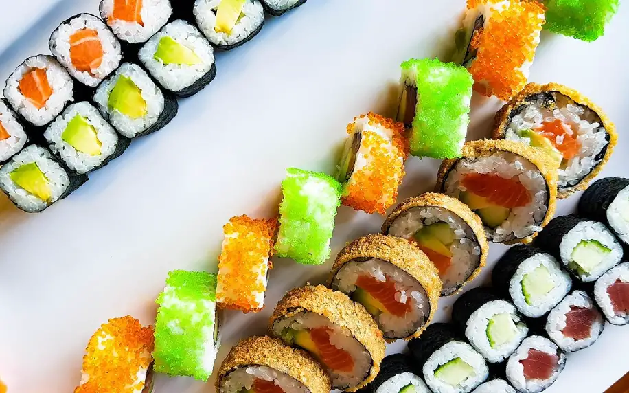 Sushi sety s 32 až 53 ks: maki, nigiri i tempura