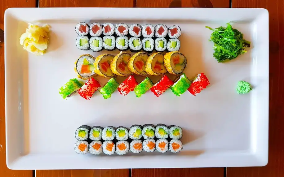 46 nebo 62 ks sushi s lososem, avokádem i tuňákem