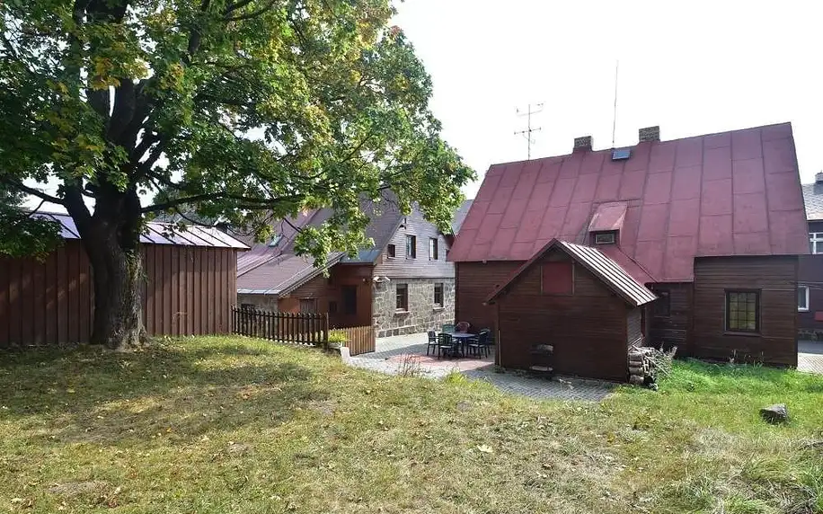 Karlovarský kraj: Holiday Home in Bohemia near Ski Area and Forests