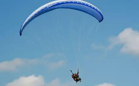 Tandem paragliding v oblacích s krásným výhledem (Krkonoše - Jánské Lázně)