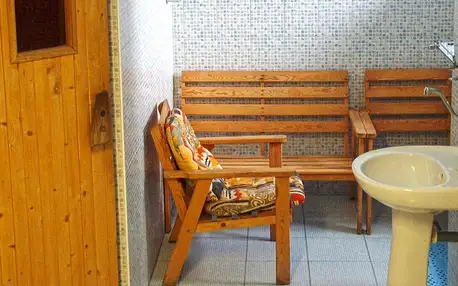 Privátní wellness s vířivkou i saunou pro až 5 osob