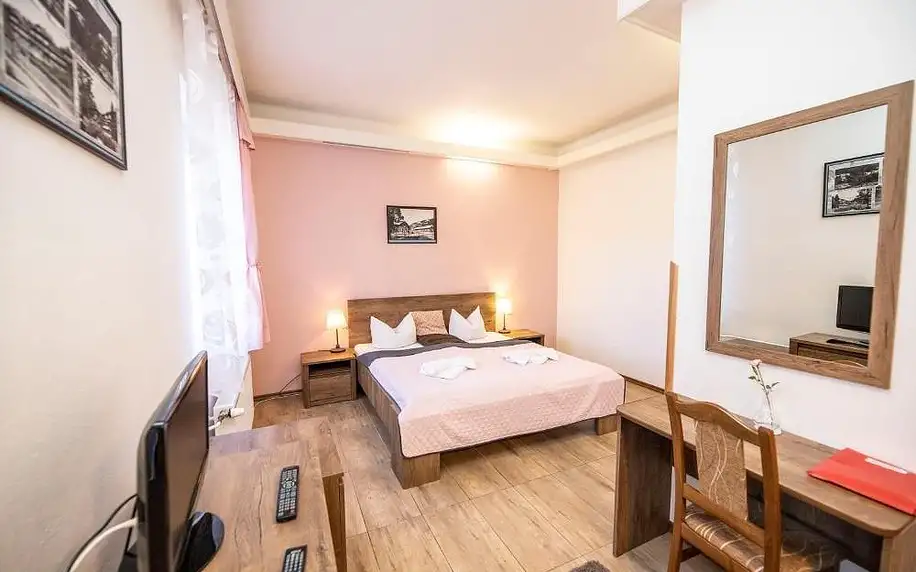 Lázeňská obec Karlova Studánka: Hotel Džbán