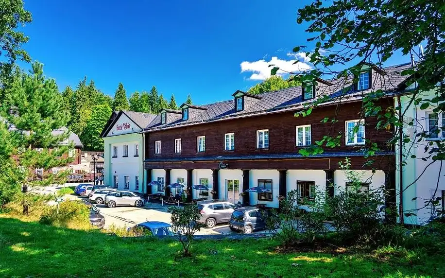 Lázeňská obec Karlova Studánka: Hotel Džbán