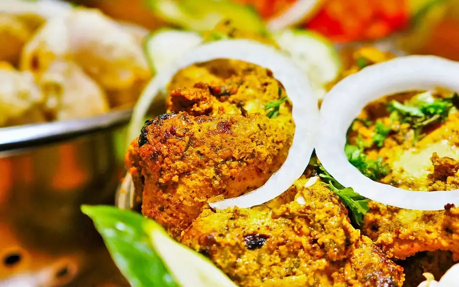 Tříchodové indické menu pro dva: vege i s masem