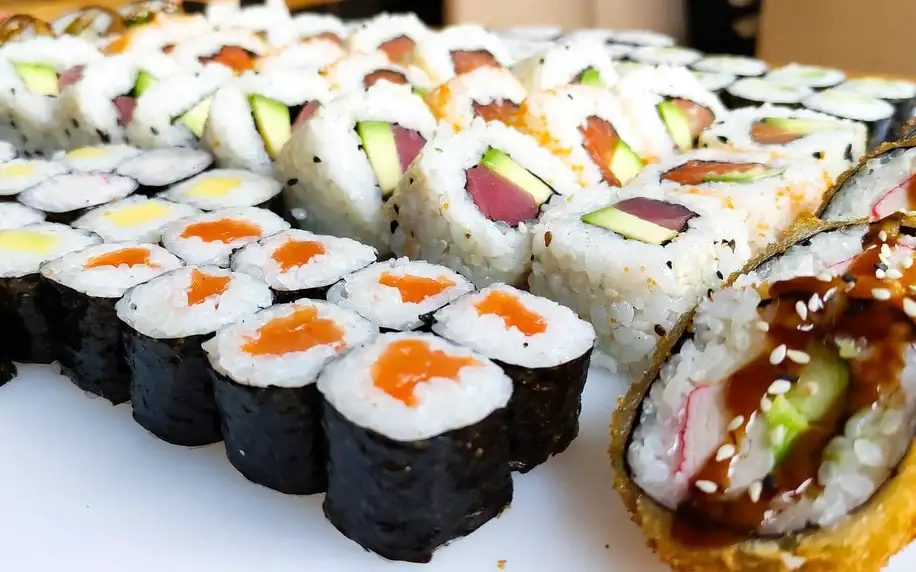 Sushi na Stodolní: 50 či 108 rolek se zeleninou i rybami