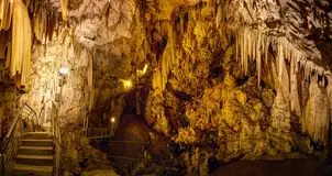Krápníková jeskyně na Antiparu 