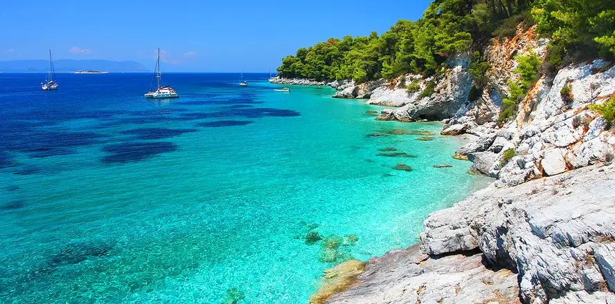 Pohled na řecký ostrov Skopelos
