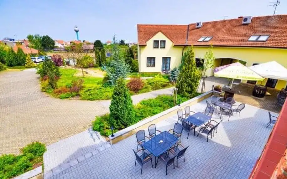 Jižní Morava: Valtice v Penzionu Siesta se snídaní formou bufetu, venkovním bazénem a dětským hřištěm