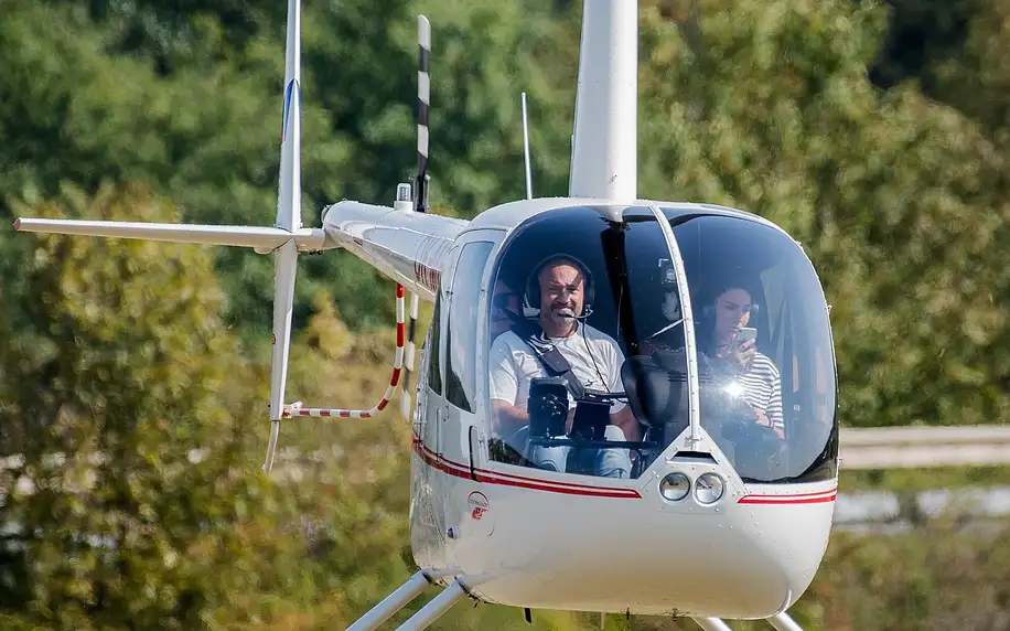 Zážitkový let vrtulníkem s pilotováním: 20 či 40 min.