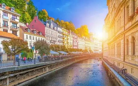 Karlovy Vary v klidné okrajové části města v Penzionu Fan *** s kontinentálními snídaněmi a parkováním v ceně