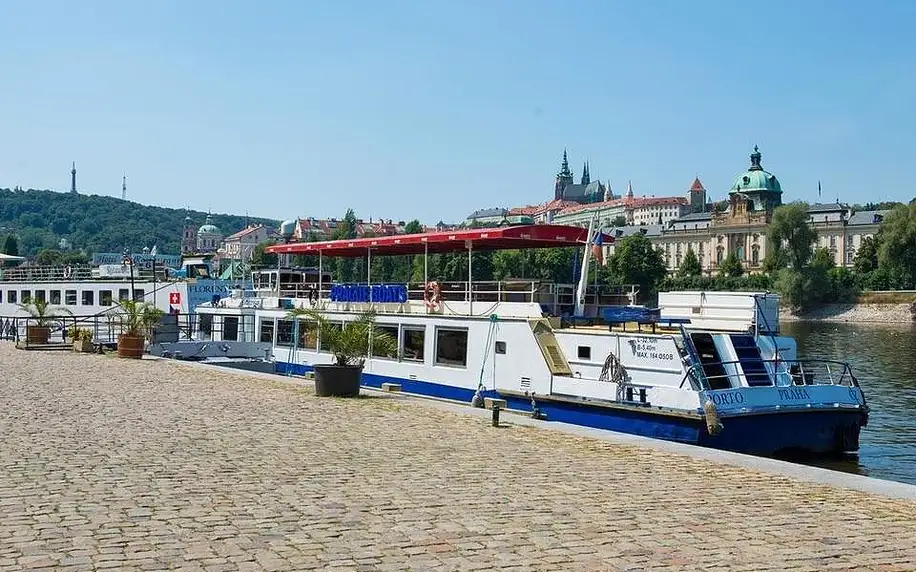 Dvouhodinová plavba po Vltavě s večeří formou rautu