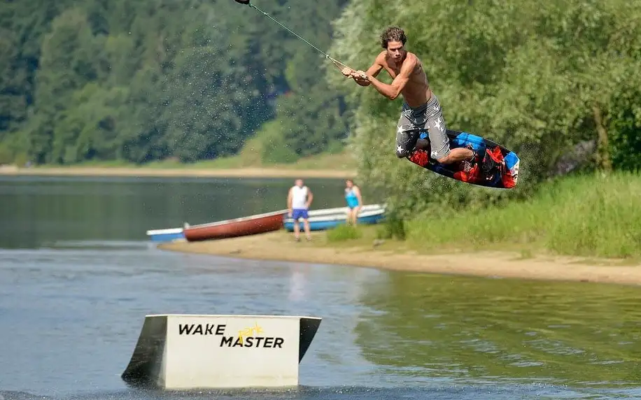 Vodní radovánky: jízdné na wakeboarding pro 1–3 os.