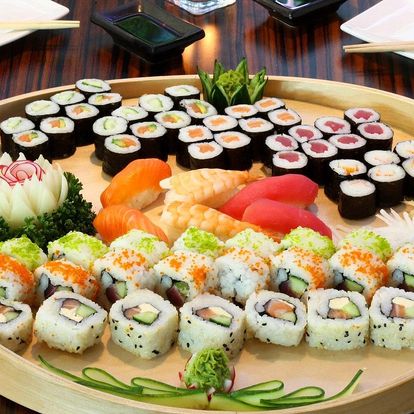 Sushi sety s 21–70 kousky: krevety, losos i tuňák