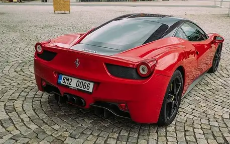 Jízda ve Ferrari 458 Italia na Moravě s 570 koňmi pod kapotou a maximálkou až 325 km/h (Ostrava)