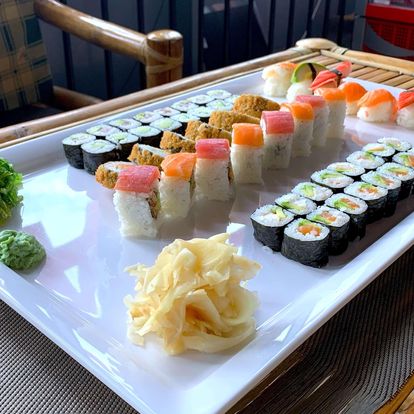 Až 101 kousků lahodného sushi v restauraci Ngoc Ha Sushi v Ostravě