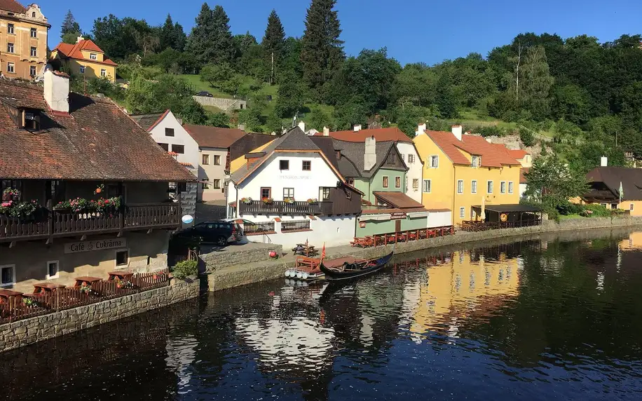 Plavba na voru centrem Českého Krumlova