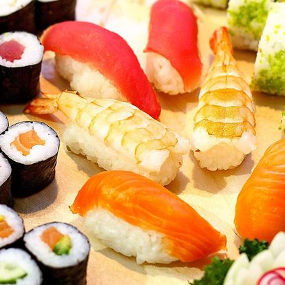 Pestré sety až 70 ks sushi s rybami i zeleninou