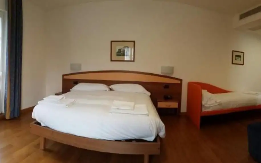 Itálie - Italské Alpy: Hotel Lario