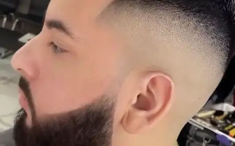 Balíček péče v barber shopu: střih i úprava vousů
