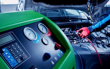 Ruční čištění vozidla i servis klimatizace
