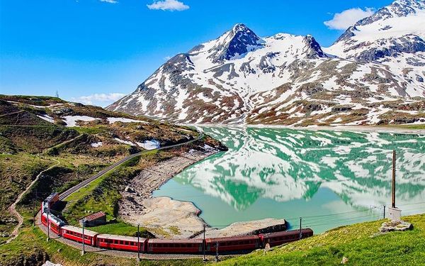 Švýcarsko s panoramatickým vlakem UNESCO a Lichtenštejnsko, autobusem, snídaně v ceně