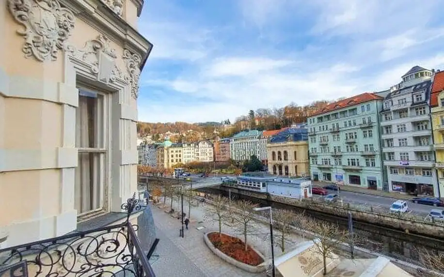 Karlovy Vary přímo v centru města v Hotelu Palacký **** se vstupem do Alžbětiných lázní, snídaní a oplatkami