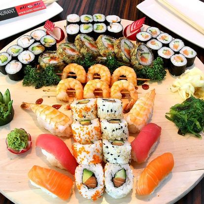 Sushi sety: 34–50 ks s lososem, krevetami i tuňákem