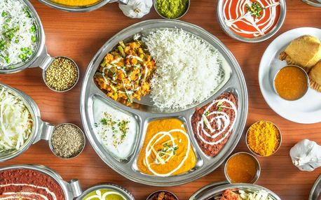 Indické menu pro dva: vegetariánské, kuřecí i jehněčí