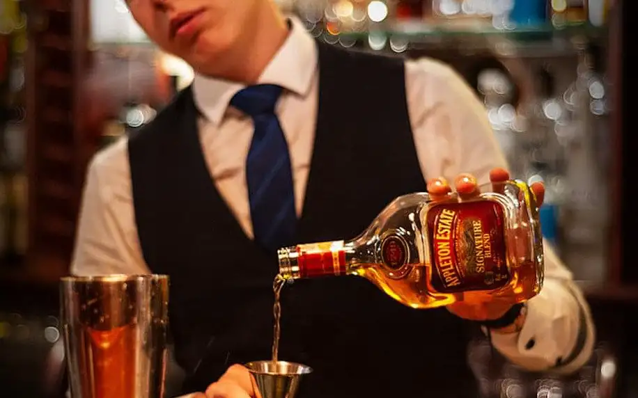 Poznejte svět rumů v luxusním baru v Praze