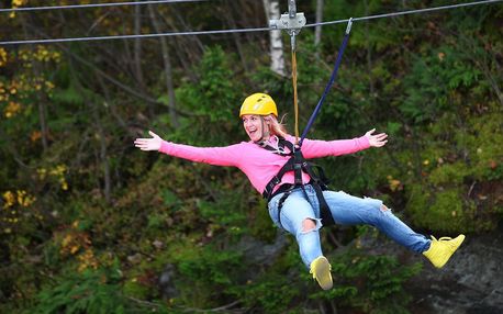 Adrenalinové zážitky: zip line, skákání i big swing