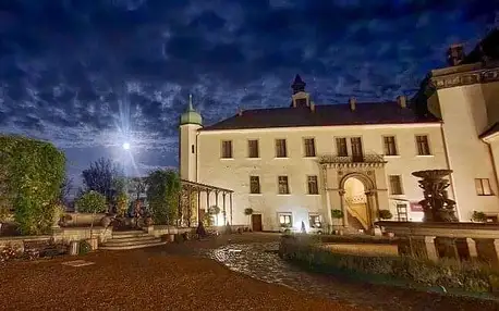 Křivoklátsko: Romantika na zámku Chateau Hotel Zbiroh s unikátním wellness a snídaní ve středověké krčmě