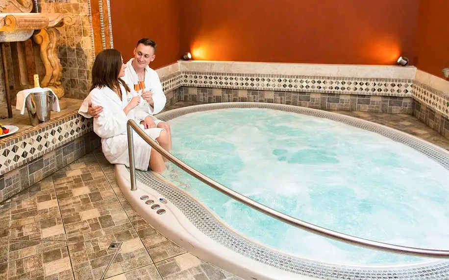 5* relax na Malé Straně: wellness, večeře i masáž