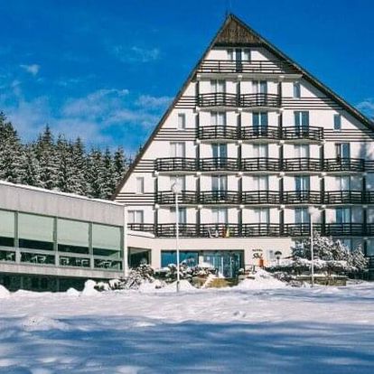 Vysočina u CHKO Žďárské vrchy a ski areálu v Hotelu SKI *** s wellness (bazén, vířivka), polopenzí a slevami
