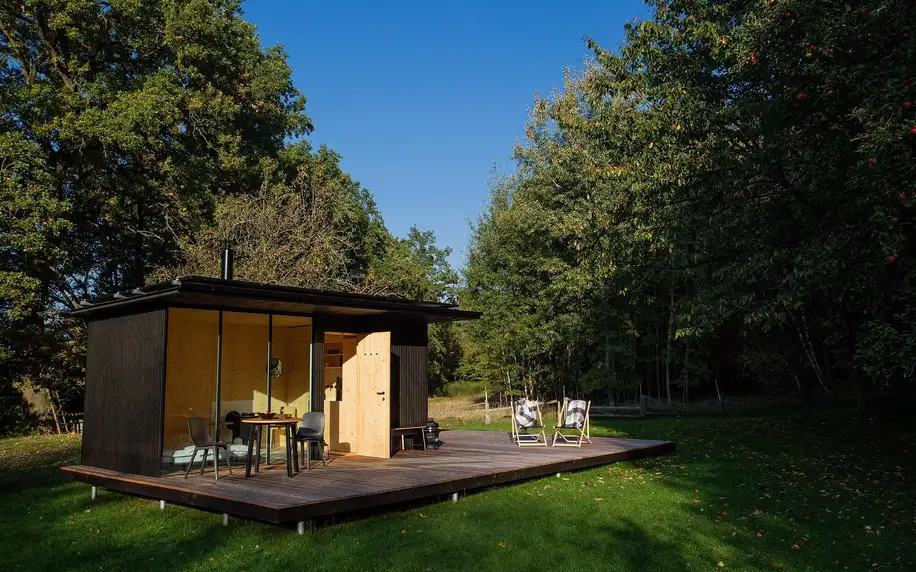 Minimalistický tiny house se soukromou saunou