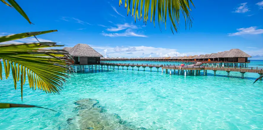 Maledivy a domečky nad vodou
