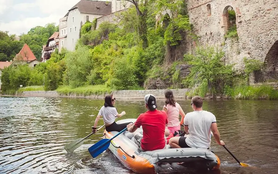 Výlet na raftu na řece Vltavě v Českém Krumlově