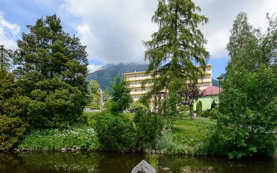 Relaxační pobyt ve Vysokých Tatrách: snídaně, vstupem do wellness a 3 procedury
