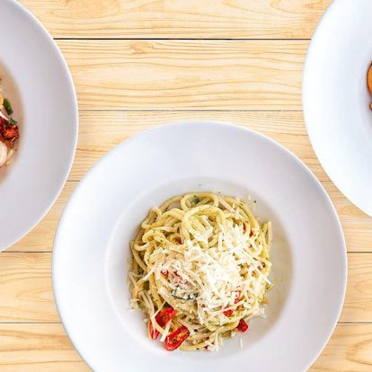 Domácí těstoviny či noky v italské restauraci