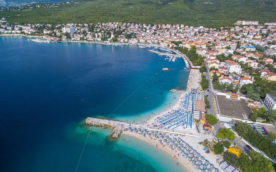 Dovolená na Jadranu: hotel s polopenzí přímo u pláže
