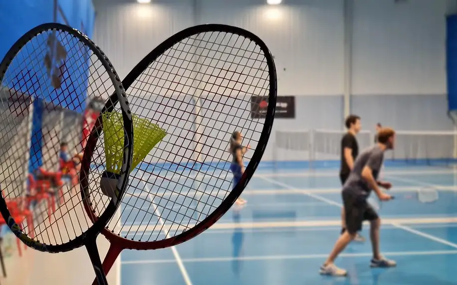 Dopolední badminton pro dva se zapůjčením vybavení