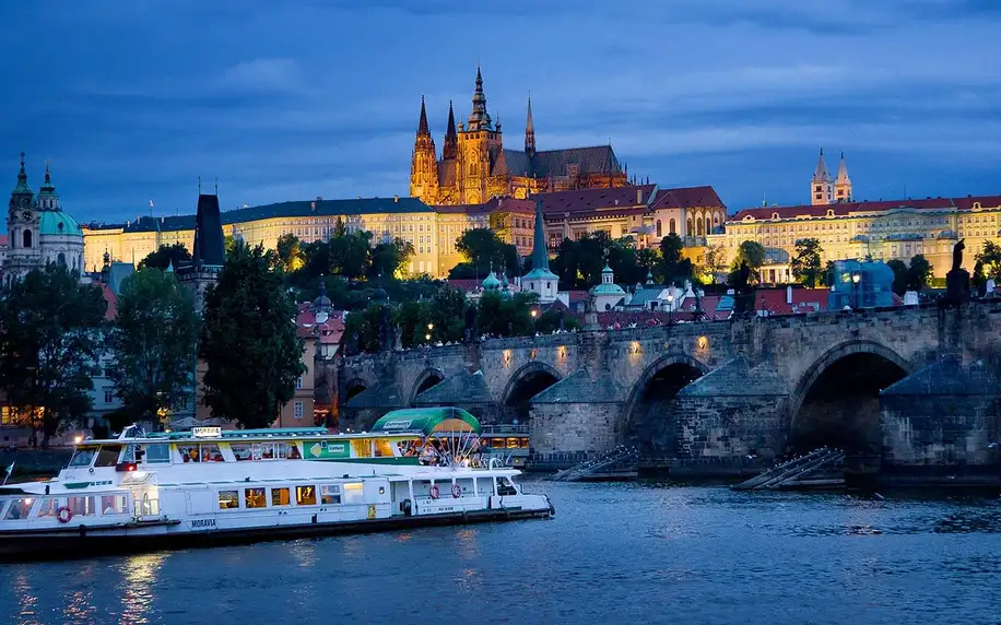 Vyhlídková plavba po Vltavě s možností rautu