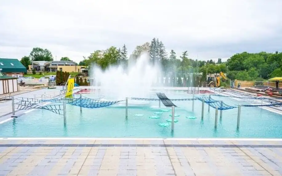 Podhájská: Pobyt v Penzionu Podhájčanka se snídaněmi a vstupem do termálního wellness Aquamarín s bazény