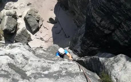 Celodenní lezecký kurz ve skalách až pro 3 osoby