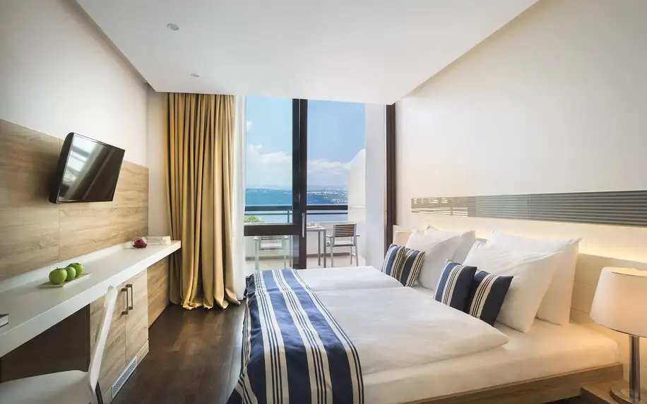 Chorvatský hotel přímo u moře: polopenze i sauny, 2 děti zdarma