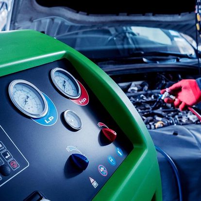 Ruční čištění vozidla i servis klimatizace