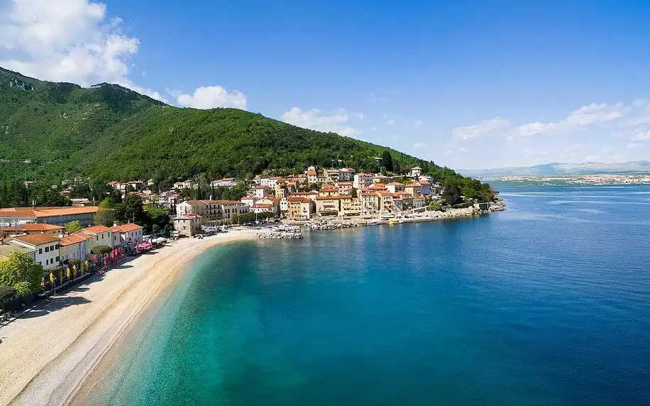 Dovolená na Istrii: hotel na pláži, vnitřní bazén