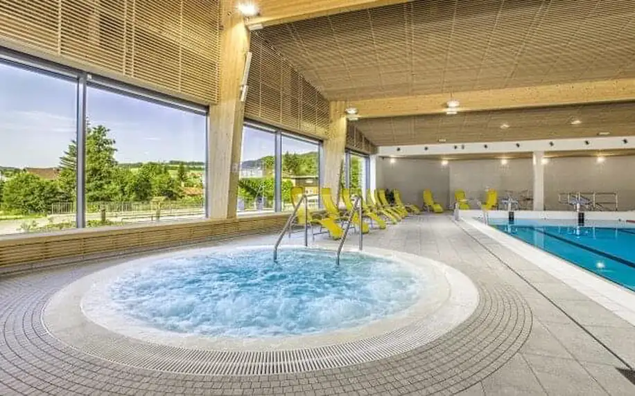Šumava v obklopení zámků v apartmánu Penzionu Nemílek s bazénem, vstupem do aquaparku a dětským hřištěm + sekt
